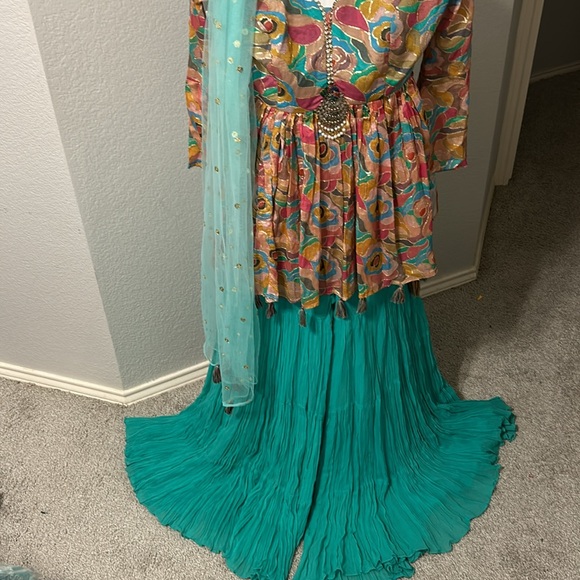 Shalwar kameez Kurta top Ghagra style pants in green multi color Duppatta XS-S - Picture 5 of 17